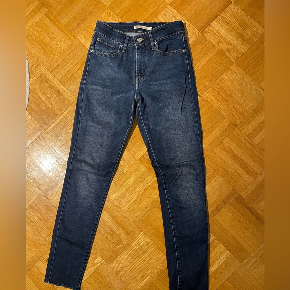 Levis dark blue skinny jeans. Size 25